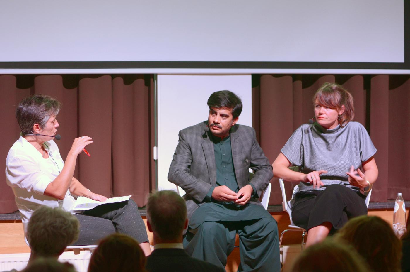 Debat Bette Dam