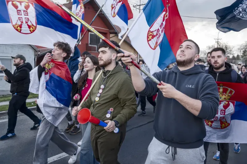 Politieaanwezigheid tijdens een demonstratie in Kula,
